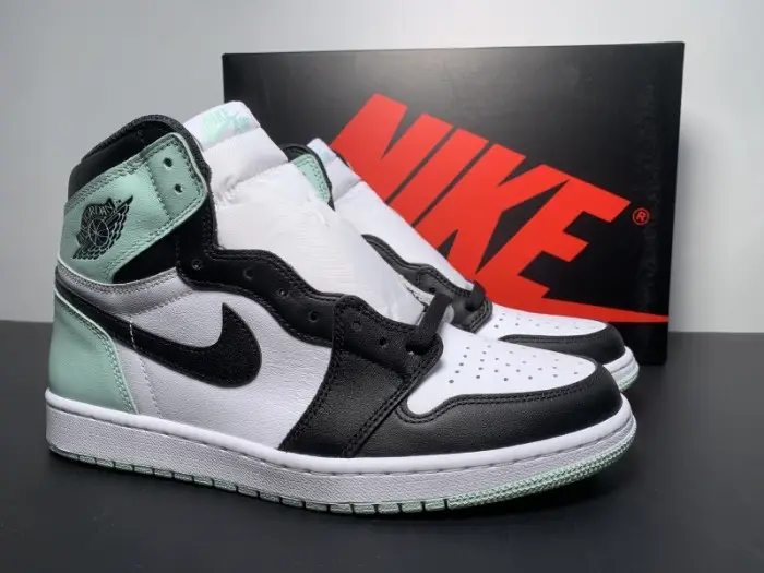Air Jordan 1 Retro High OG NRG 'Igloo' 