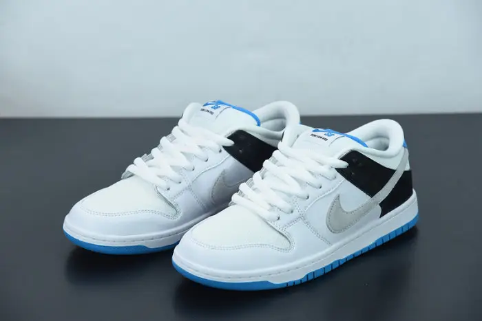 Nike SB Dunk Low "Laser Blue" 