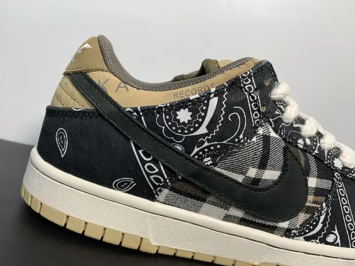 TRAVIS SCOTT X NIKE SB DUNK LOW TS 