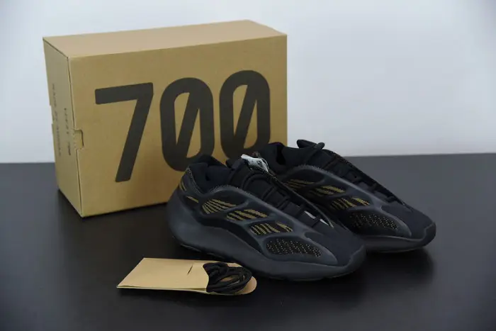 Adidas Yeezy 700 V3 Clay Brown 