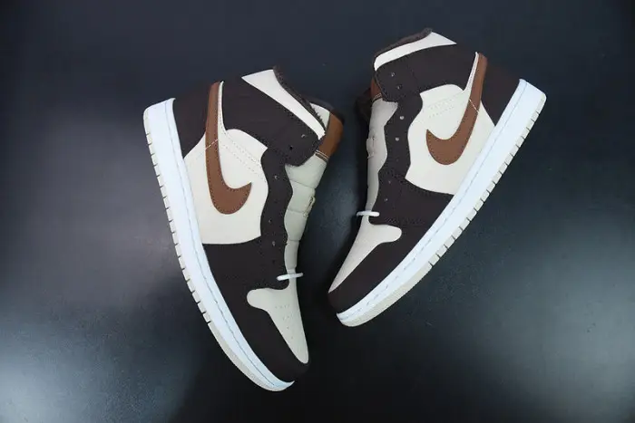 Air Jordan 1 Mid Brown Fleece 