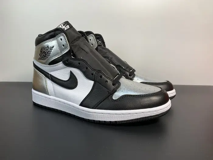 Air Jordan 1 Retro High OG Silver Toe 