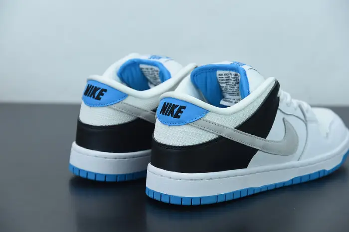 Nike SB Dunk Low "Laser Blue" 
