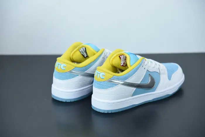 Nike SB Dunk Low FTC Lagoon Pulse 