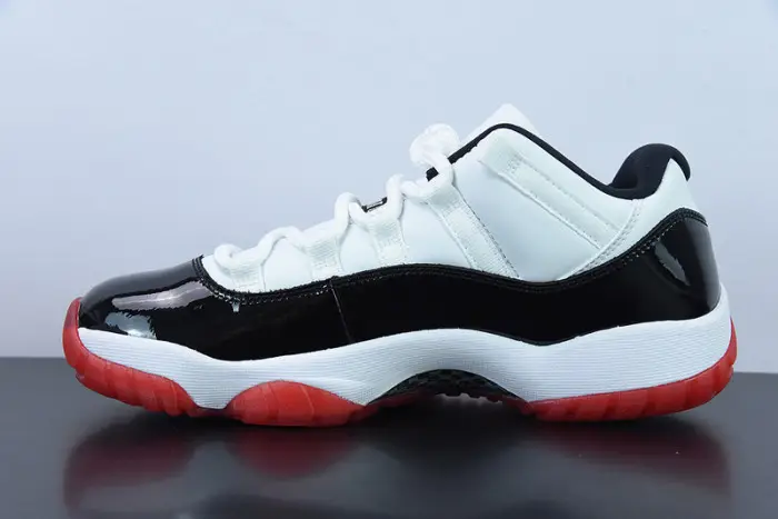 Air Jordan 11 Retro Low Concord-Bred 