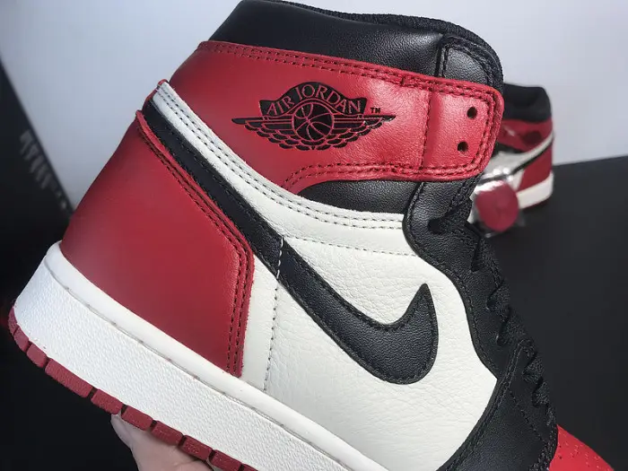Air Jordan 1 Retro High OG 'Bred Toe' 