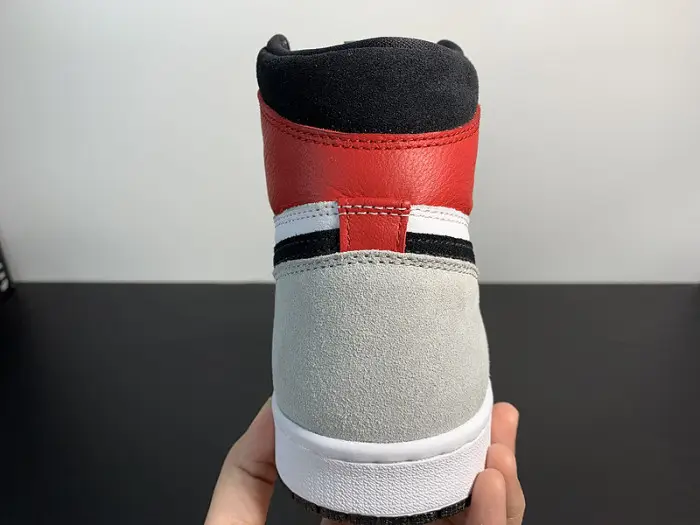 Air Jordan 1 Retro High OG 'Smoke Grey' 