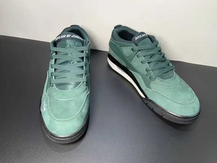 Nigel Sylvester x Air Jordan 4 RM Pro Green Metallic sail 