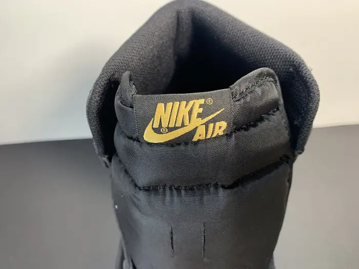 Air Jordan 1 Retro High OG 'Black Metallic Gold' 