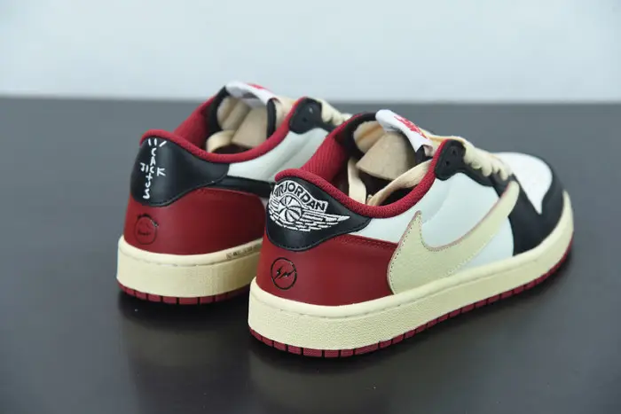 Air Jordan 1 Travis Scott Low 