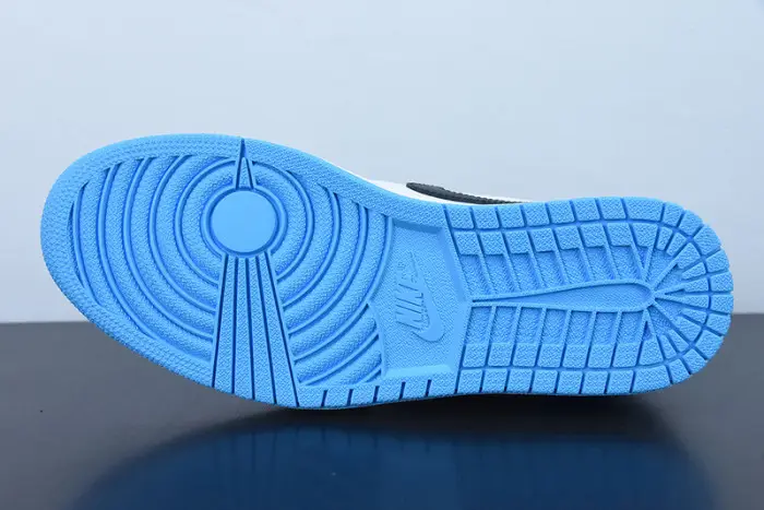 Air Jordan 1 Low OG "UNC" 