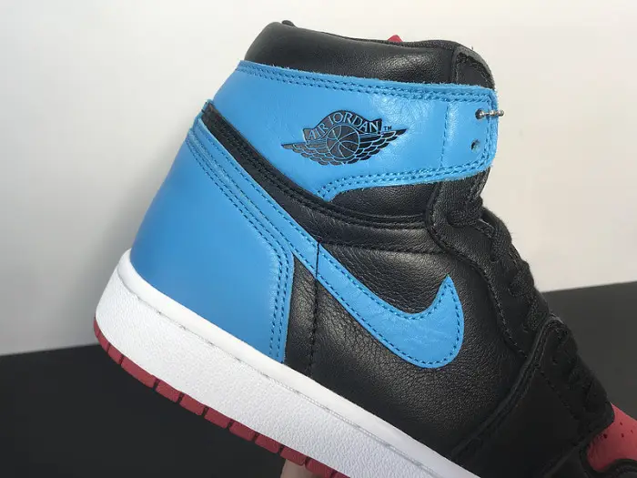AIR JORDAN 1 HIGH WMNS UNC CHICAGO 