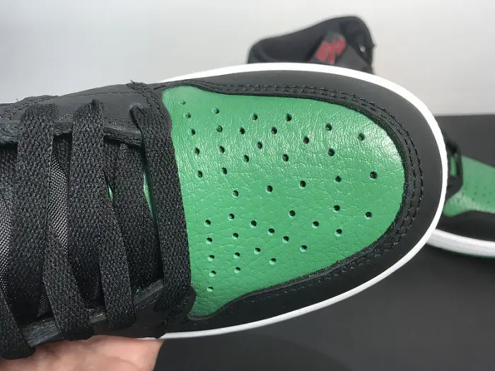Air Jordan 1 Retro High OG 'Pine Green 2.0' 