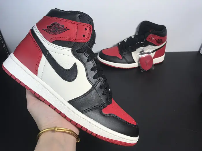 Air Jordan 1 Retro High OG 'Bred Toe' 