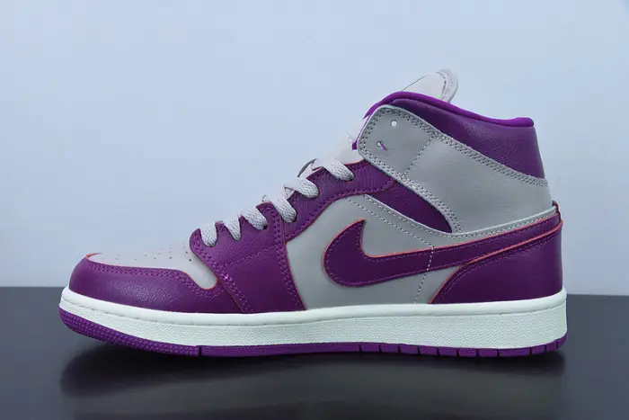Air Jordan 1 Mid Magenta WMNS 
