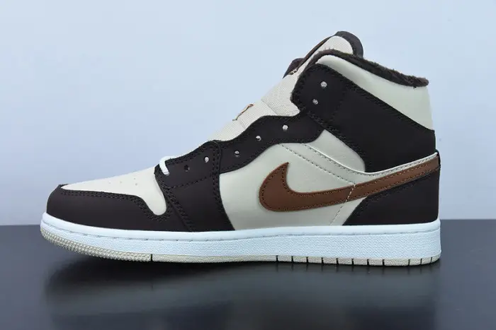 Air Jordan 1 Mid Brown Fleece 