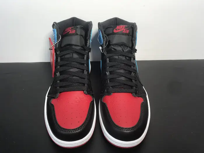 AIR JORDAN 1 HIGH WMNS UNC CHICAGO 