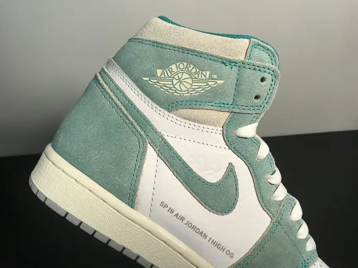 Air Jordan 1 Retro High Turbo Green Size 10 