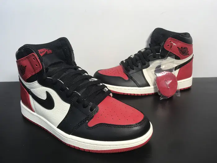 Air Jordan 1 Retro High OG 'Bred Toe' 