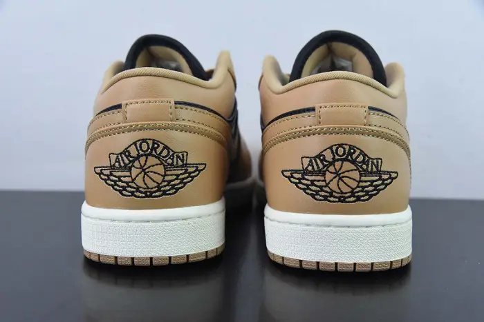 Air Jordan 1 Low WMNS "Desert" 