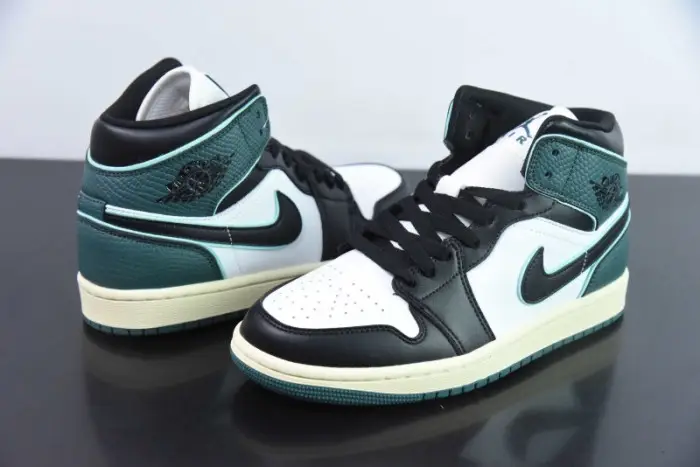 Air Jordan 1 Mid "White Black Oxidized Green" 