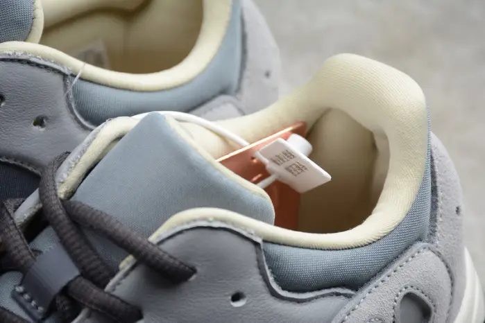 Adidas Yeezy Boost 700 Magnet 