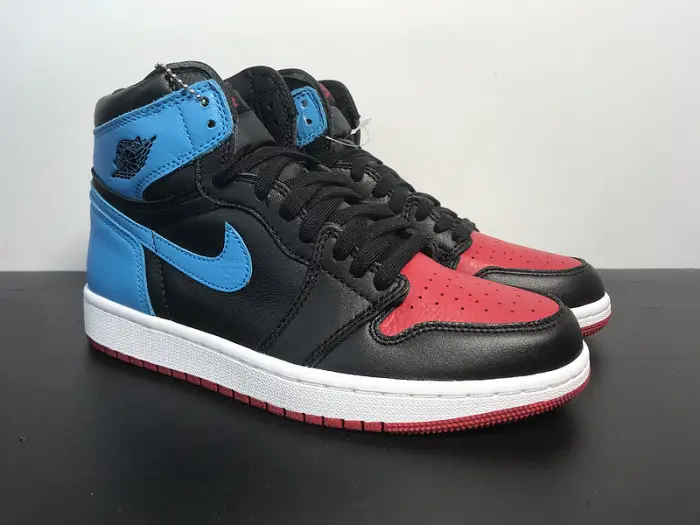 AIR JORDAN 1 HIGH WMNS UNC CHICAGO 