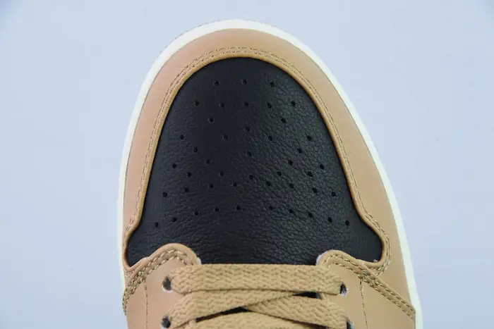 Air Jordan 1 Low WMNS "Desert" 