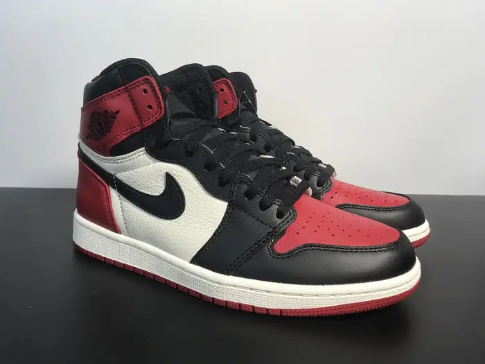 Air Jordan 1 Retro High OG 'Bred Toe' 