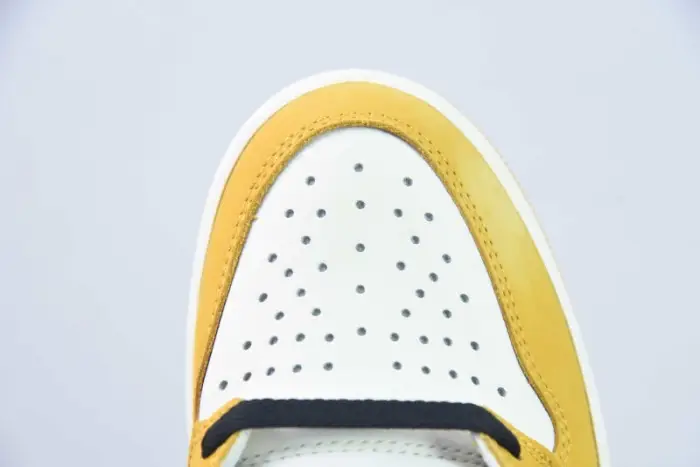Air Jordan 1 High OG "Yellow Ochre" 