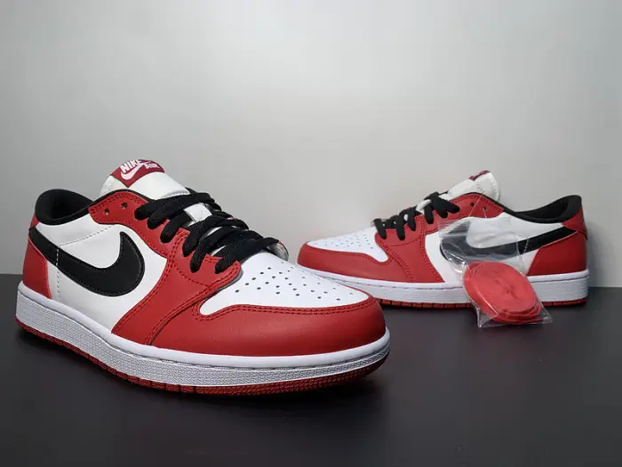 AIR JORDAN 1 RETRO LOW CHICAGO (2016) 
