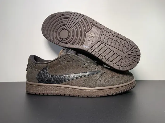 Travis Scott x Air Jordan 1 Low OG 