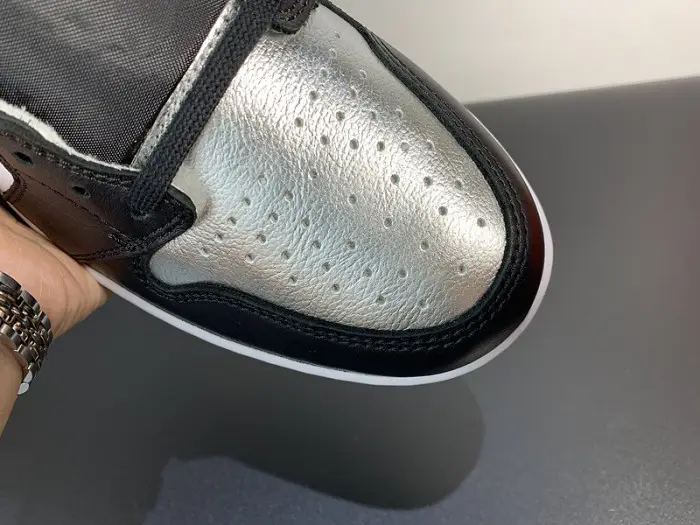 Air Jordan 1 Retro High OG Silver Toe 