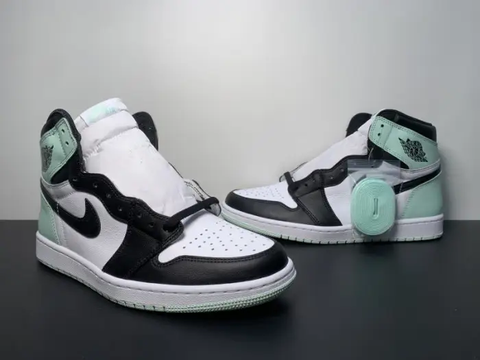 Air Jordan 1 Retro High OG NRG 'Igloo' 