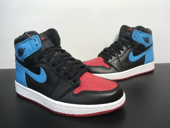 AIR JORDAN 1 HIGH WMNS UNC CHICAGO 