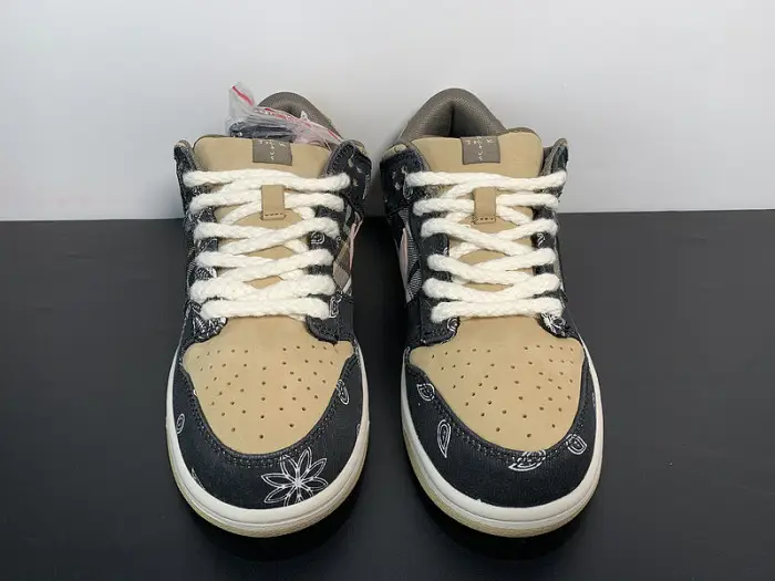 TRAVIS SCOTT X NIKE SB DUNK LOW TS 