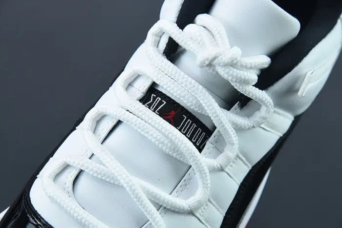 Air Jordan 11 Retro Low Concord-Bred 