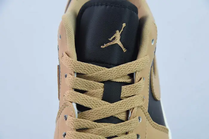 Air Jordan 1 Low WMNS "Desert" 