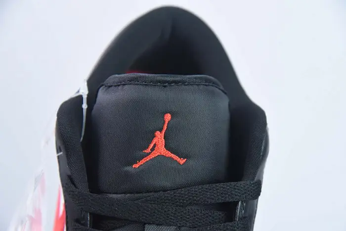(WMNS) Air Jordan 1 Low 'Black Siren Red' 