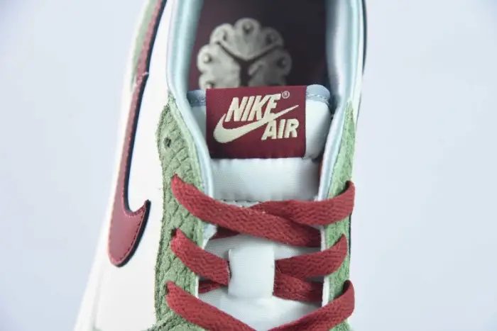 Air Jordan 1 Low OG "Year Of The Dragon" 
