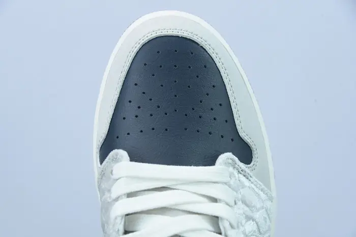 Air Jordan 1 Low Beaded Swoosh - 