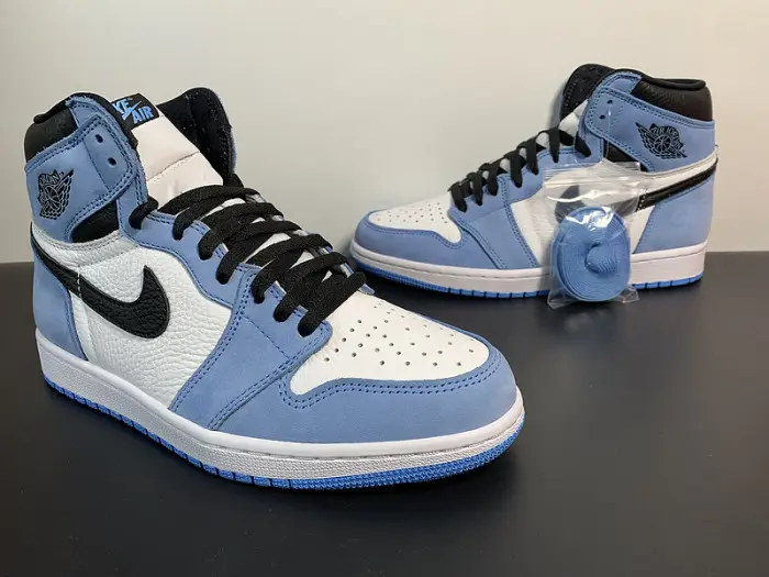 Air Jordan 1 Retro High OG 'University Blue' 