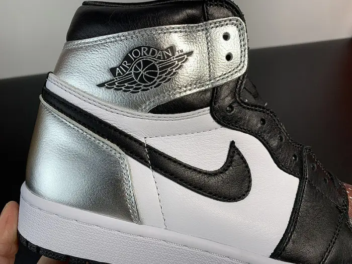 Air Jordan 1 Retro High OG Silver Toe 