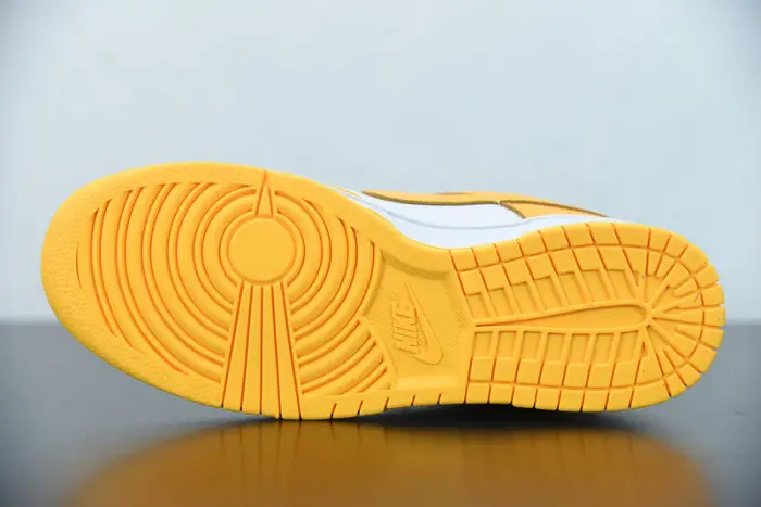 Nike Dunk Low WMNS “Laser Orange” 