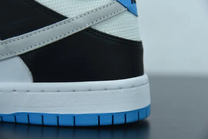 Nike SB Dunk Low "Laser Blue" 