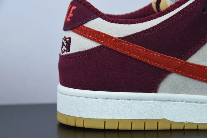 Nike SB Dunk Low Skate Like A Girl 