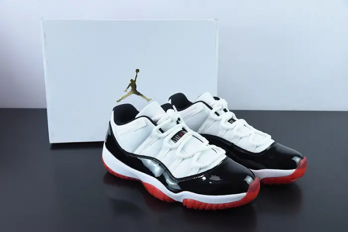 Air Jordan 11 Retro Low Concord-Bred 