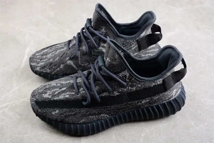ADIDAS YEEZY BOOST 350 V2 