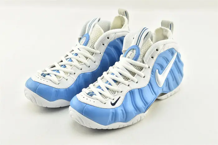 NIKE Air Foamposite Pro 'University Blue' - 624041 