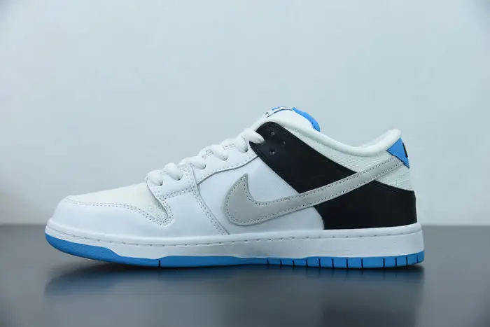 Nike SB Dunk Low "Laser Blue" 